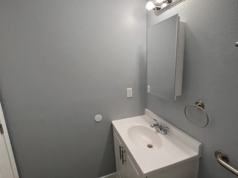 3556 Sanborn Ave #C — Photo 12