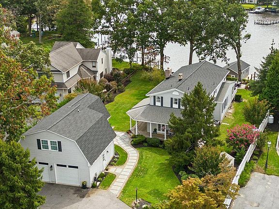 4th image of 389 South Dr