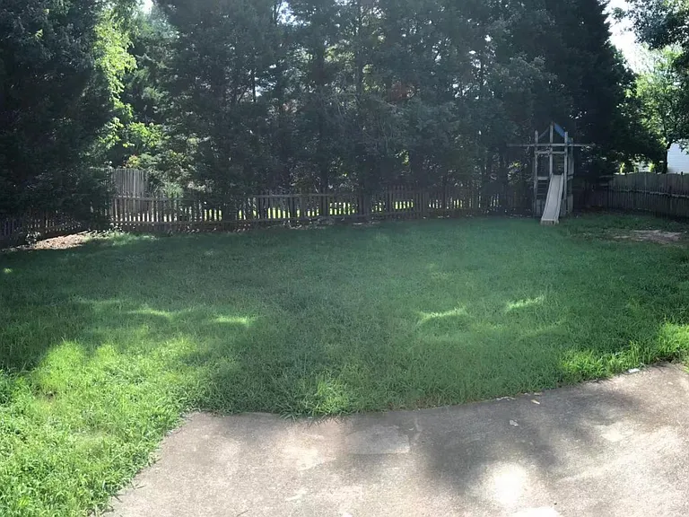 330 Waddington Trl — Photo 10