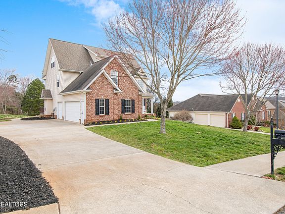 2nd image of 1220 Amber Glades Ln