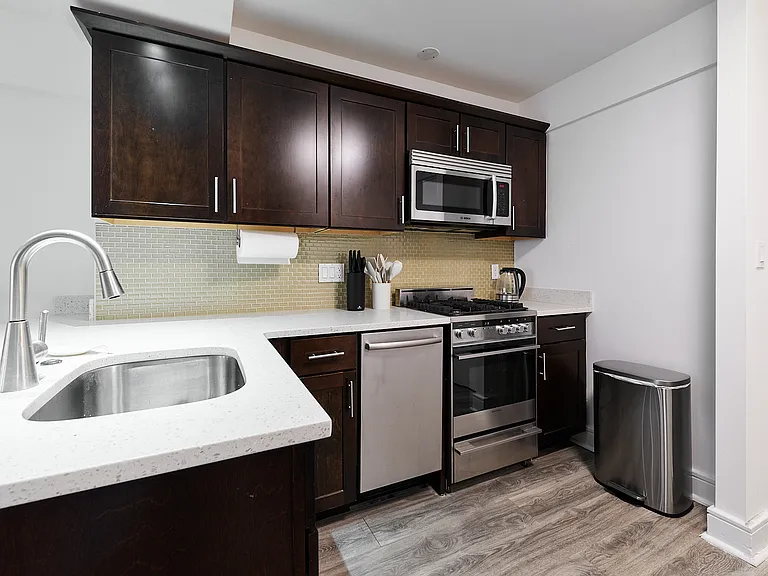 225 E 63rd St #1M — Photo 4