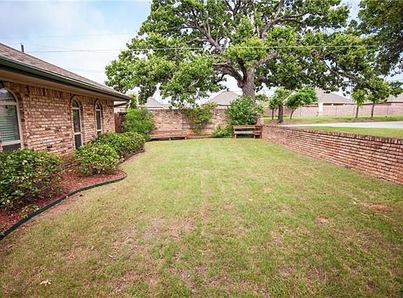 3rd image of 2521 Marian Dr