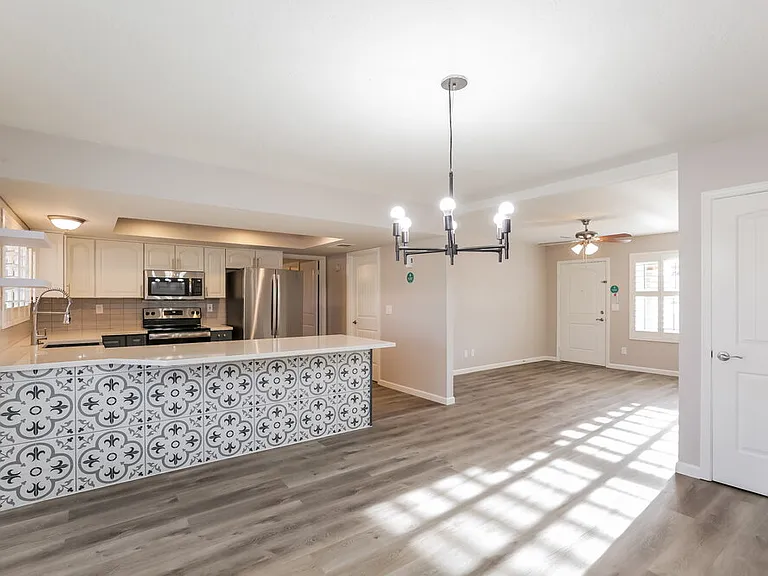 8402 S 15th Way — Photo 7