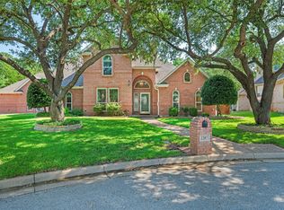 2207 Tournament Trl, Arlington, TX 76017