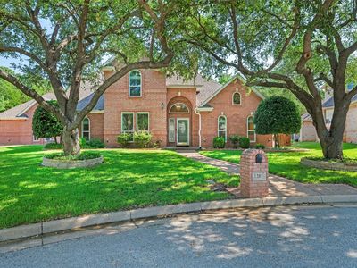 2207 Tournament Trl, Arlington, TX, 76017