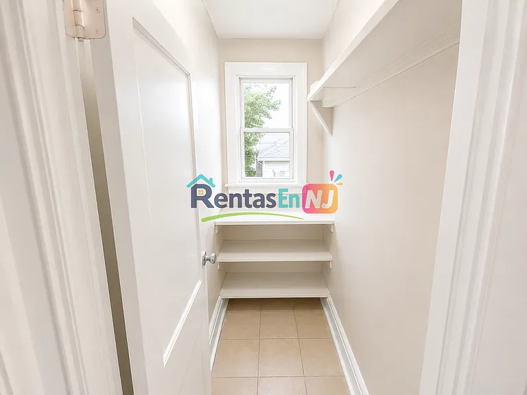 81 Montgomery Ave #2B — Photo 3