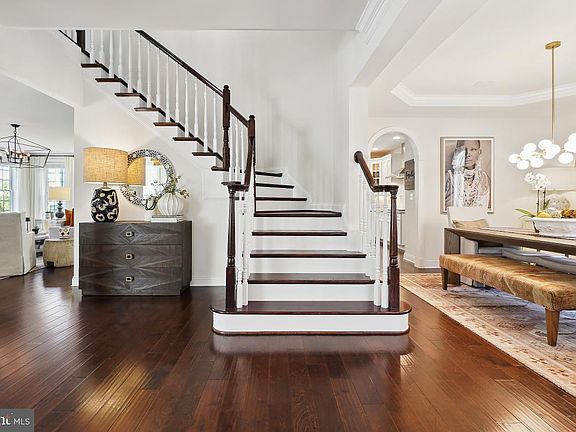3rd image of 8234 Castanea Ln