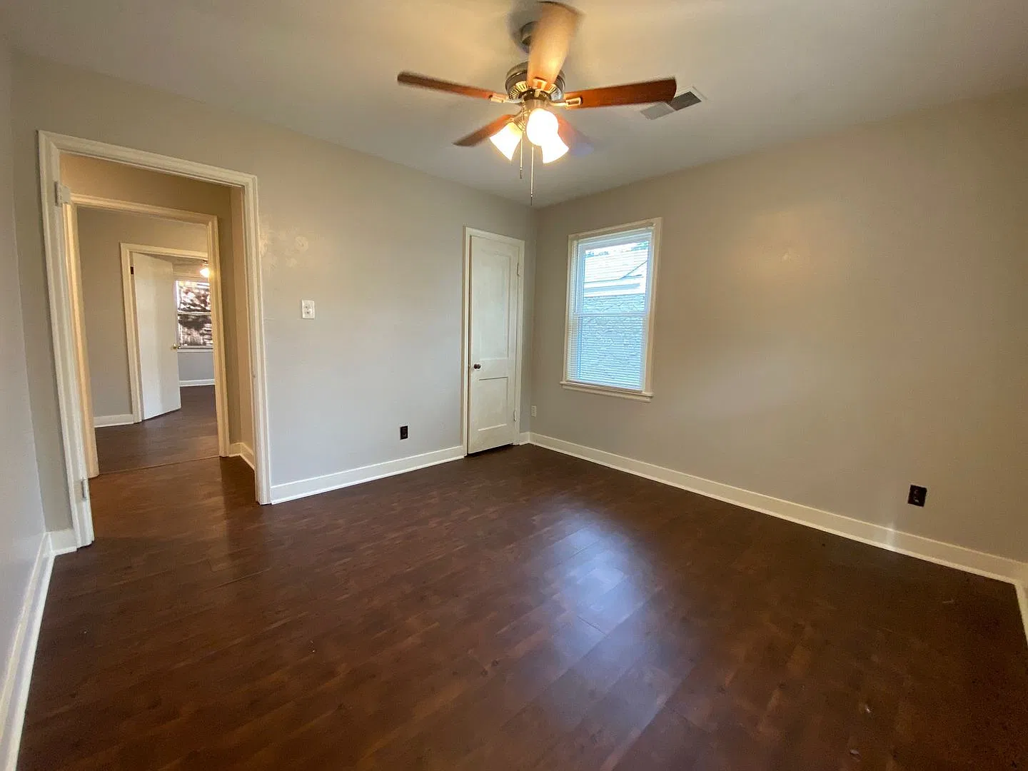 Renovated 4 Bedroom — Photo 4