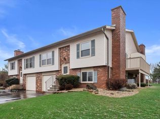 10245 W Parkedge Cir #B, Franklin, WI 53132
