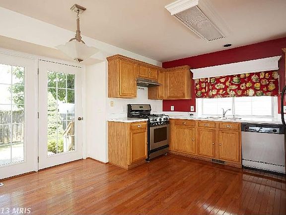 3rd image of 714 Longfellow Dr NE