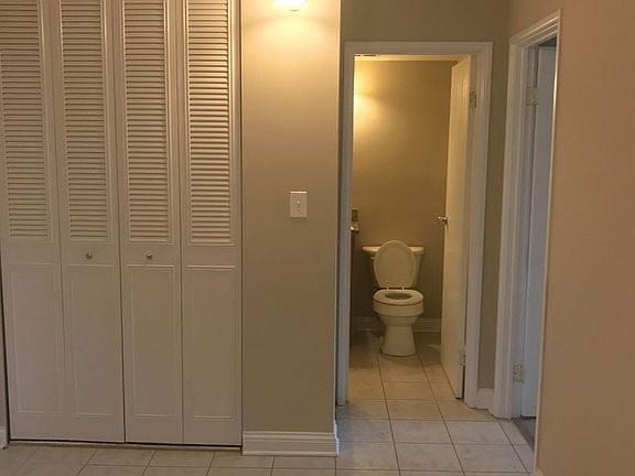 4th image of 560 Lawrence Ave #316