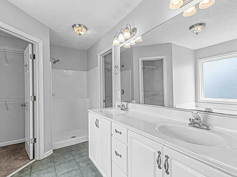 209 Lansing Ct — Photo 27