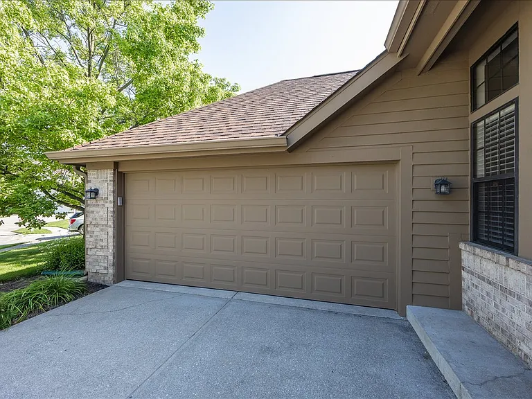 11179 Avery Row — Photo 34
