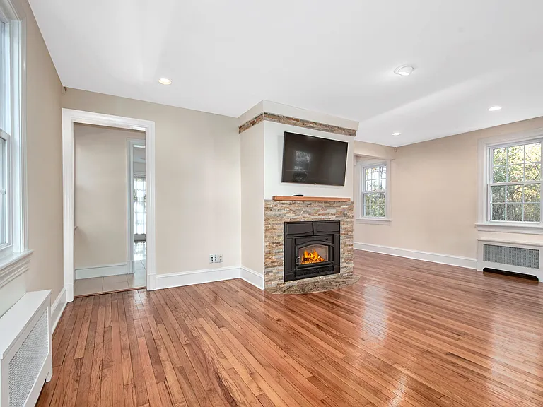 17 Haven Ave — Photo 6