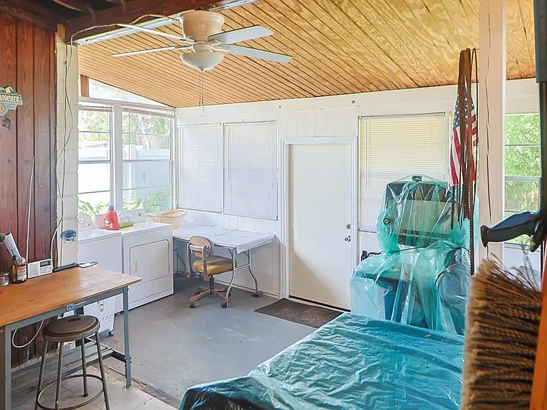 10 Barcelona Ave — Photo 41