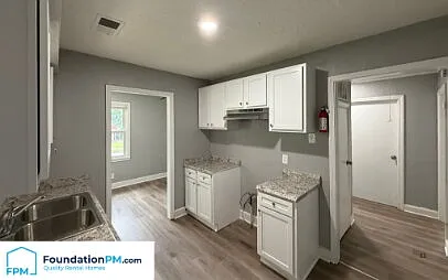 2100 Worthington Cir — Photo 5