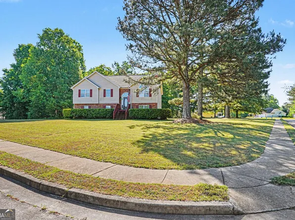 200 Treetop Dr, Hampton, GA 30228