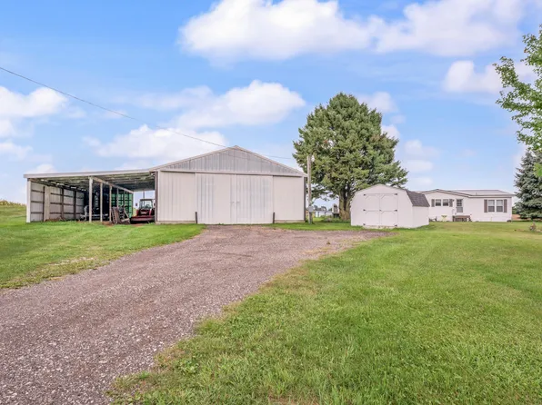 10010 S Beech Ave, Howard City, MI 49329
