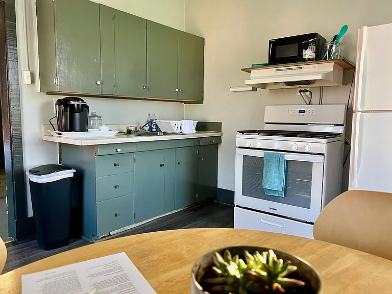 307 W Market St #4 — Photo 4