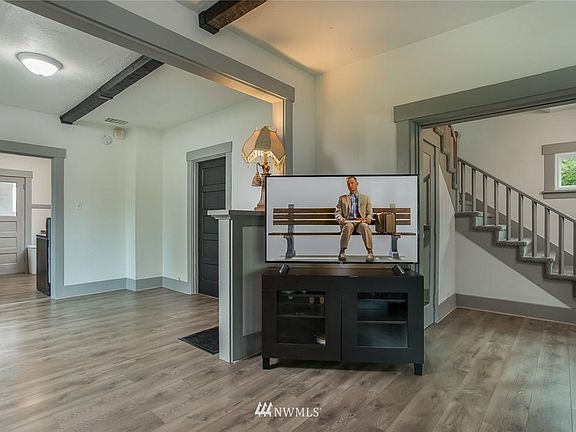 5th image of 3821 E J St