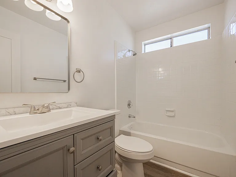 2 bed, 1.0 bath, 816 sqft, $1,350 — Photo 14