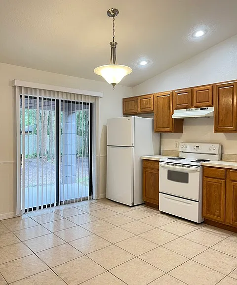 733 E Indiana Ave — Photo 6