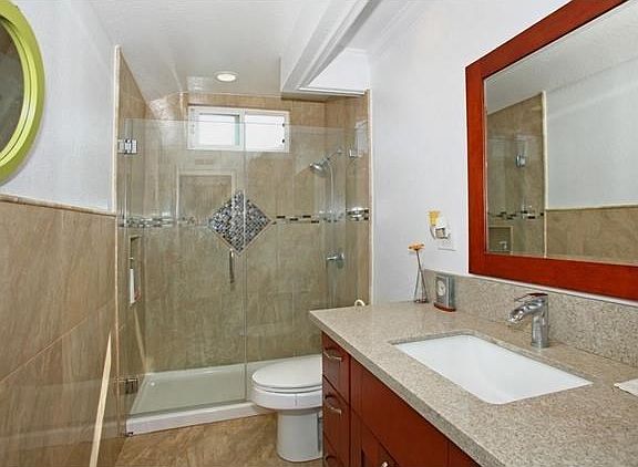 Upstairs Hall Bathroom