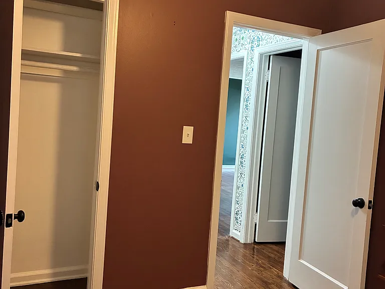 2331 Rowland Ave — Photo 6