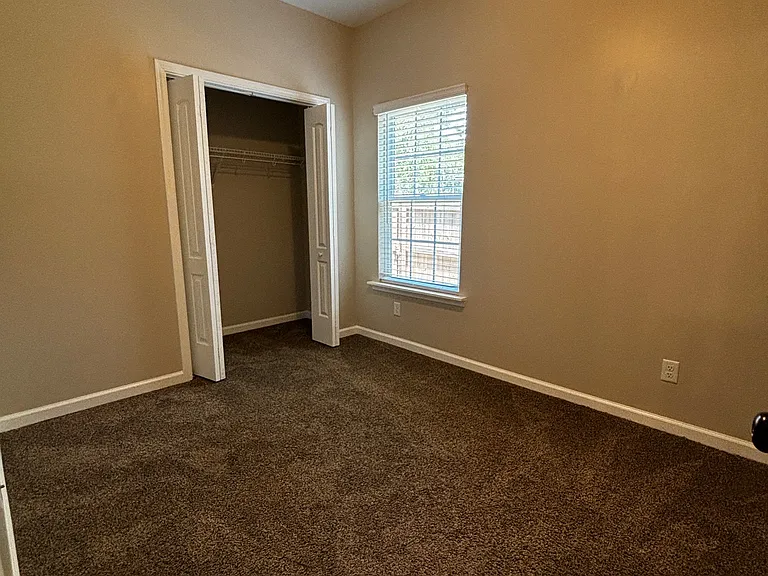 604 N Main St — Photo 7