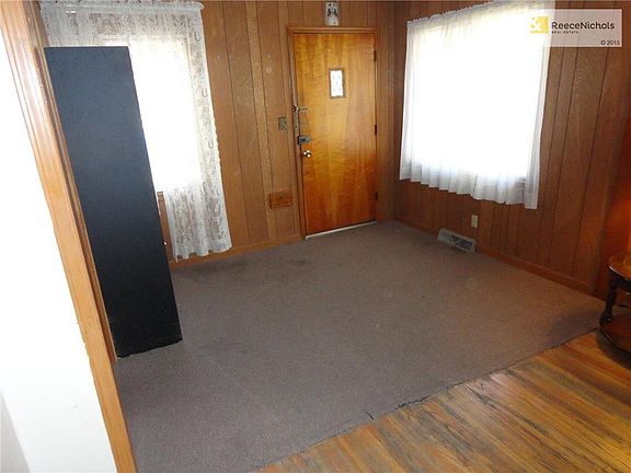 3rd image of 2639 E 8th St