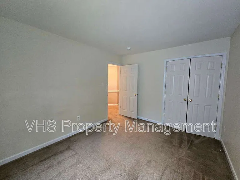 832 Fox Den Rd — Photo 28