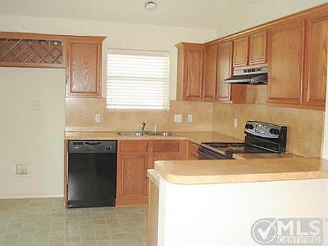 5th image of 3201 Canary Ln
