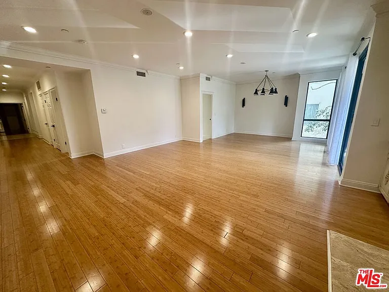 324 N Palm Dr #206 — Photo 50