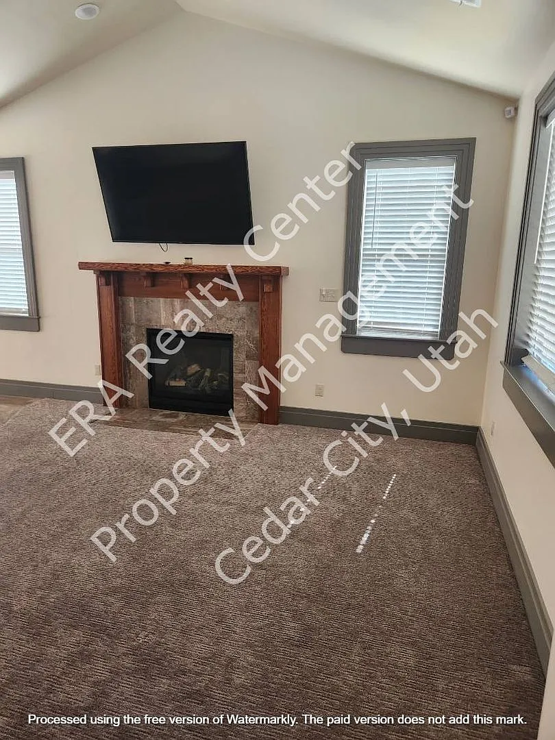 Move-in Bonus! 2 Bed, 2 bath + Office or Den. — Photo 3