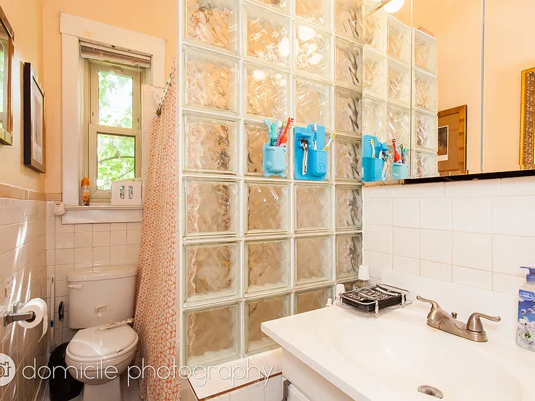 1533 W Leland Ave #1E — Photo 11