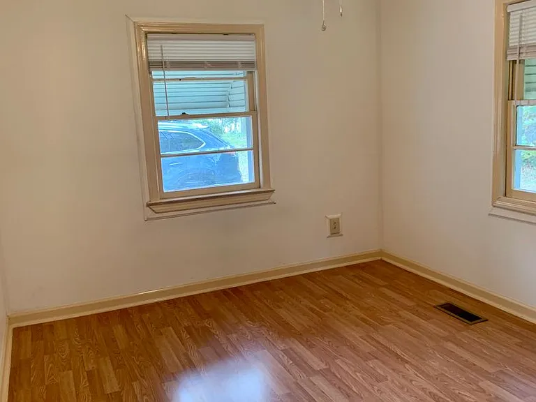 1409 Bay St — Photo 13