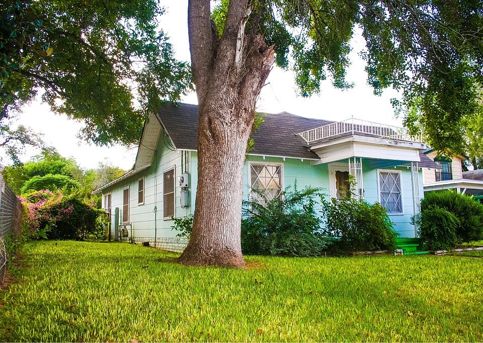 1st image of 1108 E St