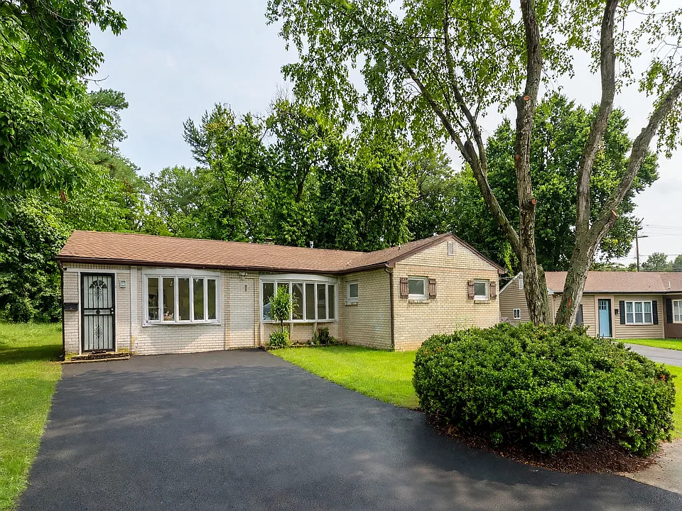 6 Longview Dr