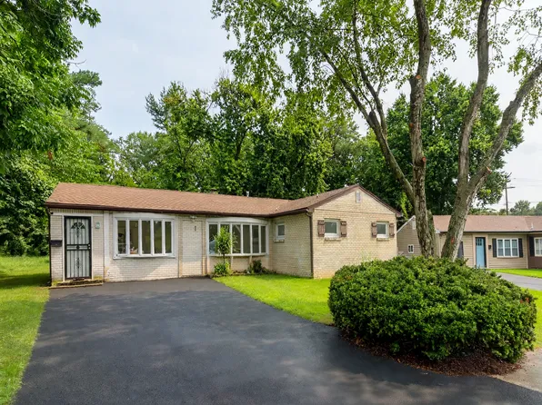 6 Longview Dr, Newark, DE 19711