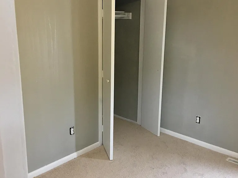 2465 Indianola Ave — Photo 29