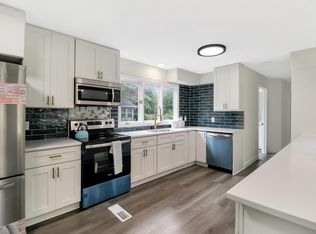 2080 Cameron Dr, Woodbury, MN 55125