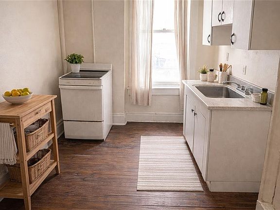 3rd image of 605 41st St APT E