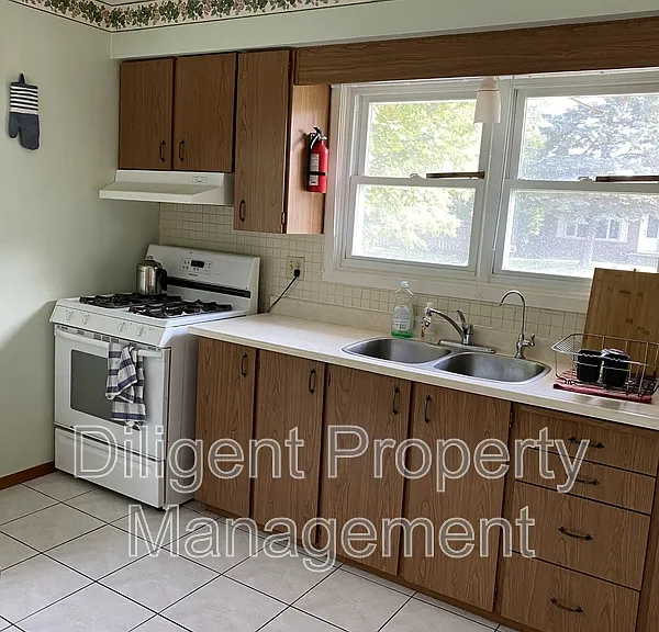 186 Collison Ave — Photo 4