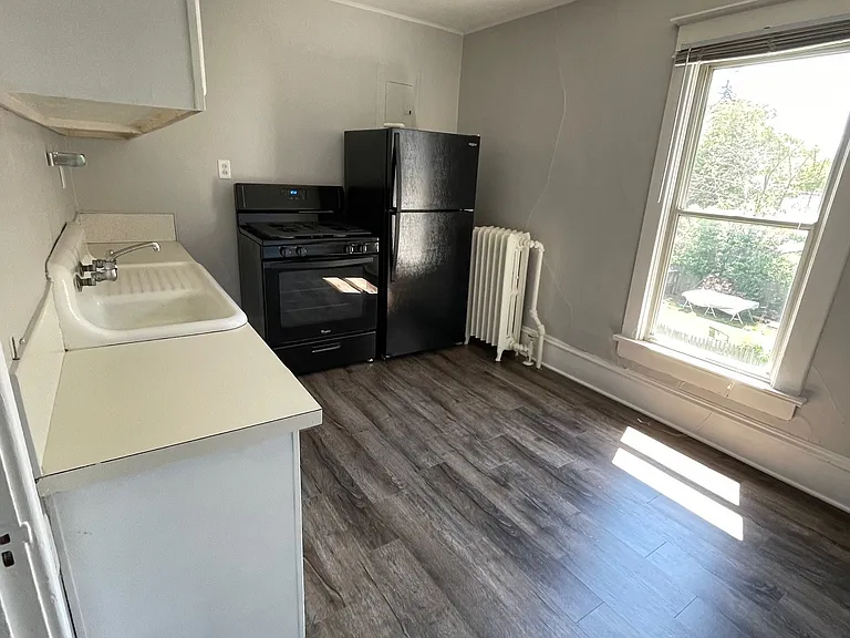 1910 John Ave #3 — Photo 2