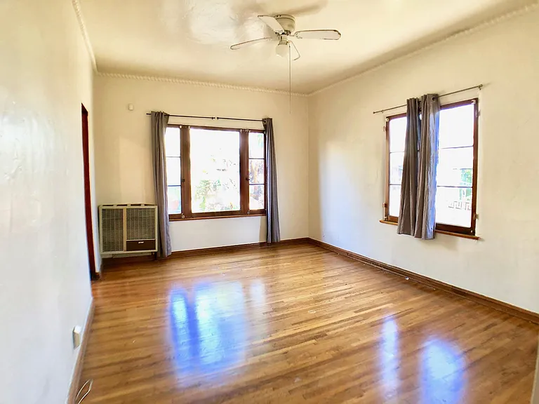 1352 W 10th St #3 — Photo 20