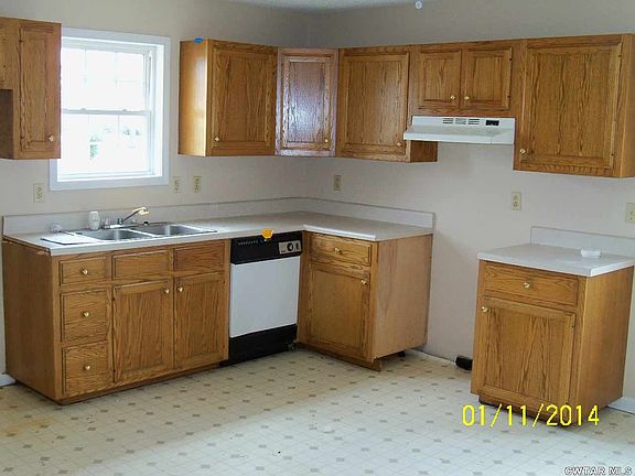 3rd image of 829 Hollow Creek Dr