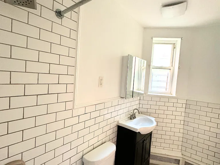 363 Amboy St #1F — Photo 14
