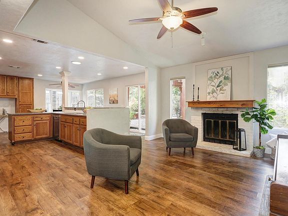 4th image of 105 Mesquite Ct