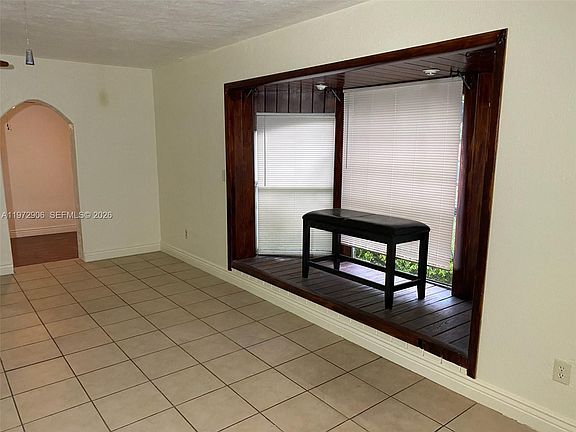 4th image of 1467 Renton St