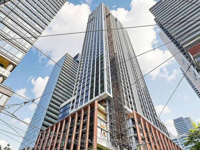 400 King St W #1001 — Photo 1